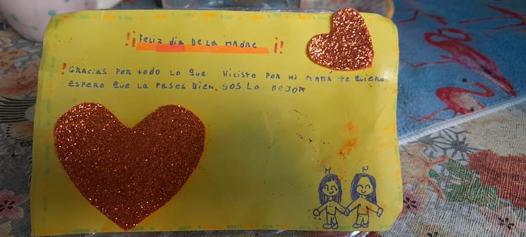 Julieta vive con sus hijos Tiziano, de 14, y Naomi, de 11