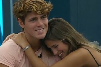 Julieta y Marcos habrían comenzado un romance (Captura video)