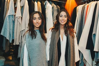 Dos hermanas arrancaron vendiendo tejidos y ahora llegaron al shopping