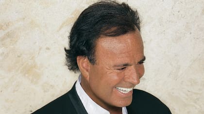 Julio Iglesias vive prácticamente retirado