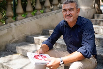 Julio B. Mutti, autor de "La última guarida de Hitler; Mito y realidad sobre la muerte del Führer"