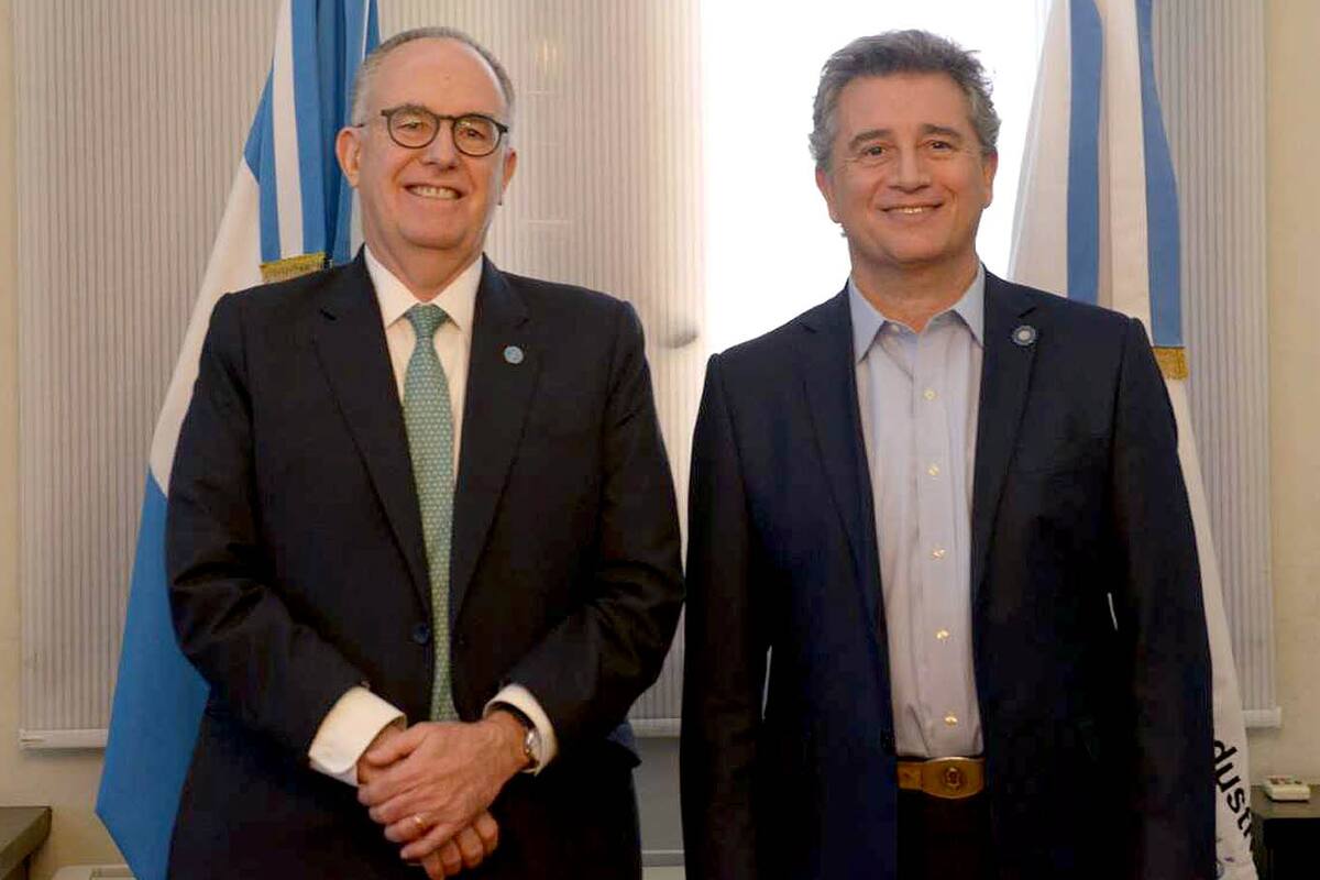 Julio Berdegué, subdirector regional de la FAO junto a Luis Etchevehere, ministro de Agroindustria de la Nación,