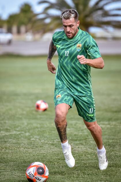 Julio Buffarini, refuerzo estelar de Rampla Juniors para una temporada que terminó en fracaso absoluto, con el primer descenso del club a la tercera categoría de Uruguay y más deudas.