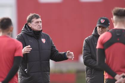 Julio César Falcioni afronta su tercer ciclo al mando de Independiente de Avellaneda