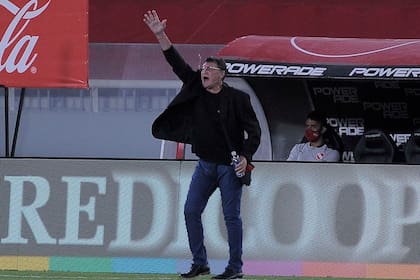 Julio César Falcioni es el responsable de los cambios que le dan este gran presente a Independiente.