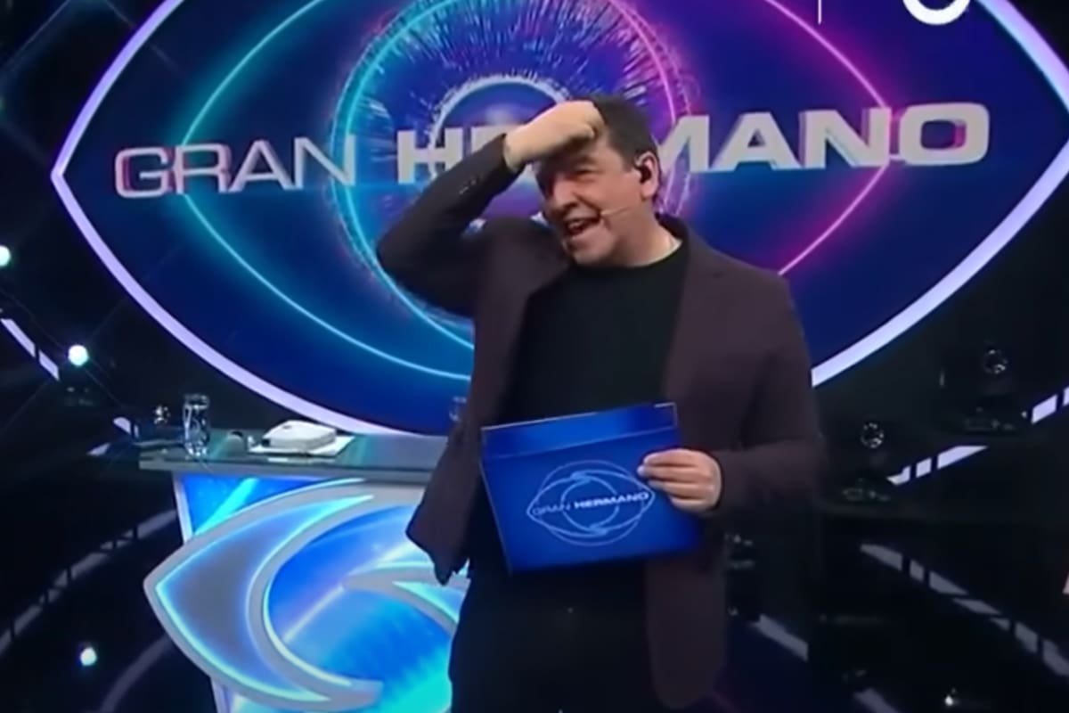 Julio César Rodríguez se convirtió en viral por su inesperado error al momento de hacer un importante anuncio (Captura video)