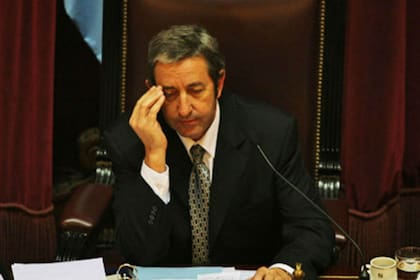 Julio Cobos, en la madrugada del 17 de julio de 2008 al votar en contra de la resolución 125