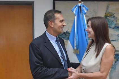 Julio Cordero, el secretario de Trabajo junto a la ministra de Capital Humano, Sandra Pettovello