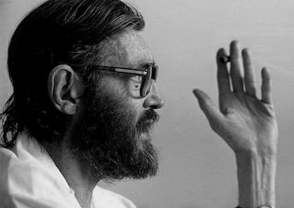 Julio Cortázar fotografiado por Dani Yako en 1983, en Buenos Aires