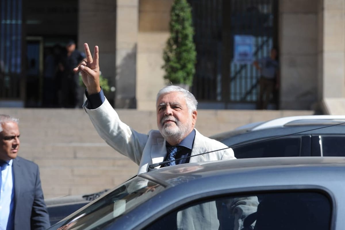 Julio De Vido al salir de Comodoro Py.