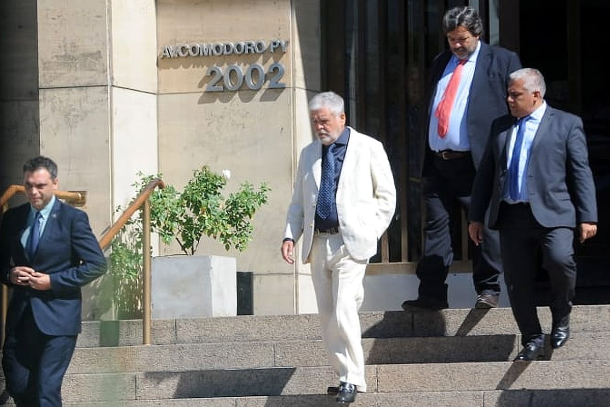 Julio De Vido al salir de Comodoro Py.