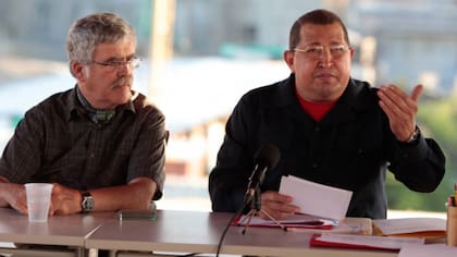 Julio De Vido y Hugo Chávez, el corazón del vínculo con Venezuela