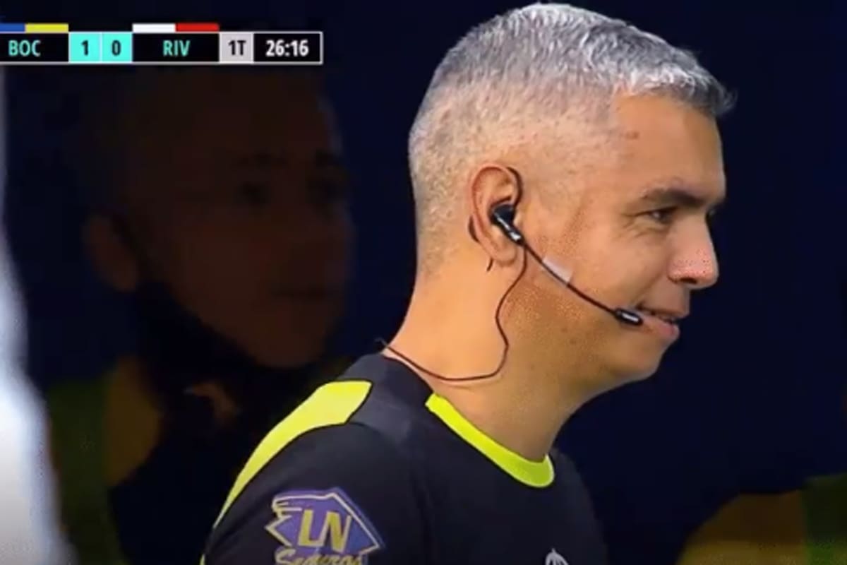 Julio Fernández, el juez de línea que ingresó en la terna arbitral del superclásico a último momento y que quedó en el ojo de la tormenta por no sancionar una infracción de Tevez