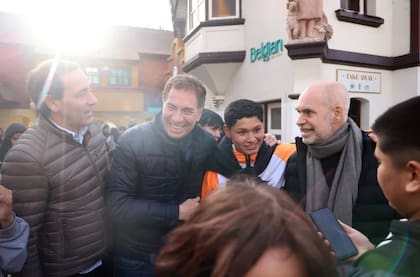 Julio Garro, Diego Santilli y Horacio Rodríguez Larreta en La Plata