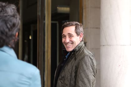 Julio Garro durante el recuento votos de la categoría intendente en los Tribunales Federales La Plata.