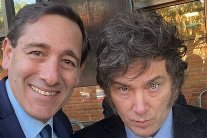 Julio Garro, exintendente de La Plata, junto a Javier Milei