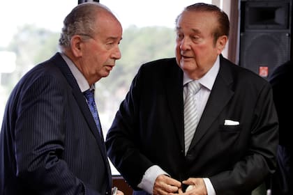 Julio Humberto Grondona y el paraguayo Nicolás Leoz, en tiempos en los que ambos gestionaban sin oposición el fútbol sudamericano.