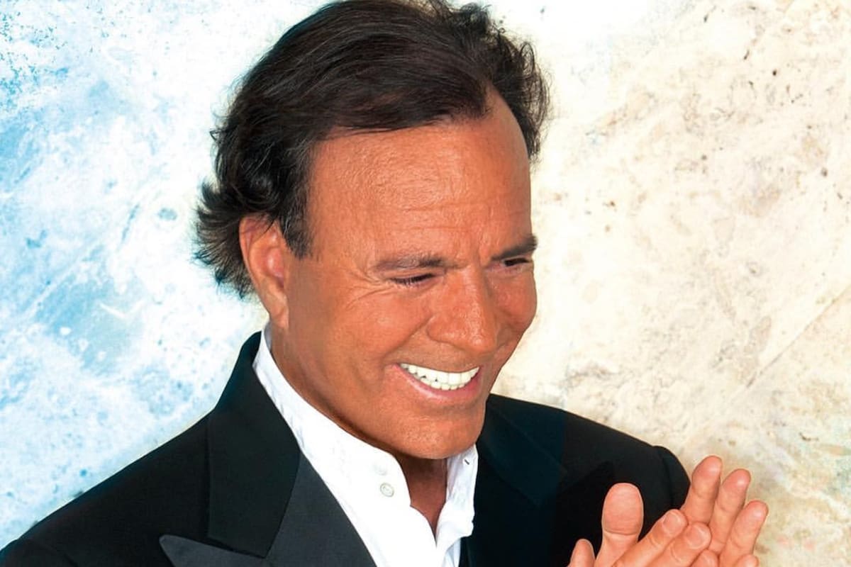 Julio Iglesias compró una mansión en un pueblo de España