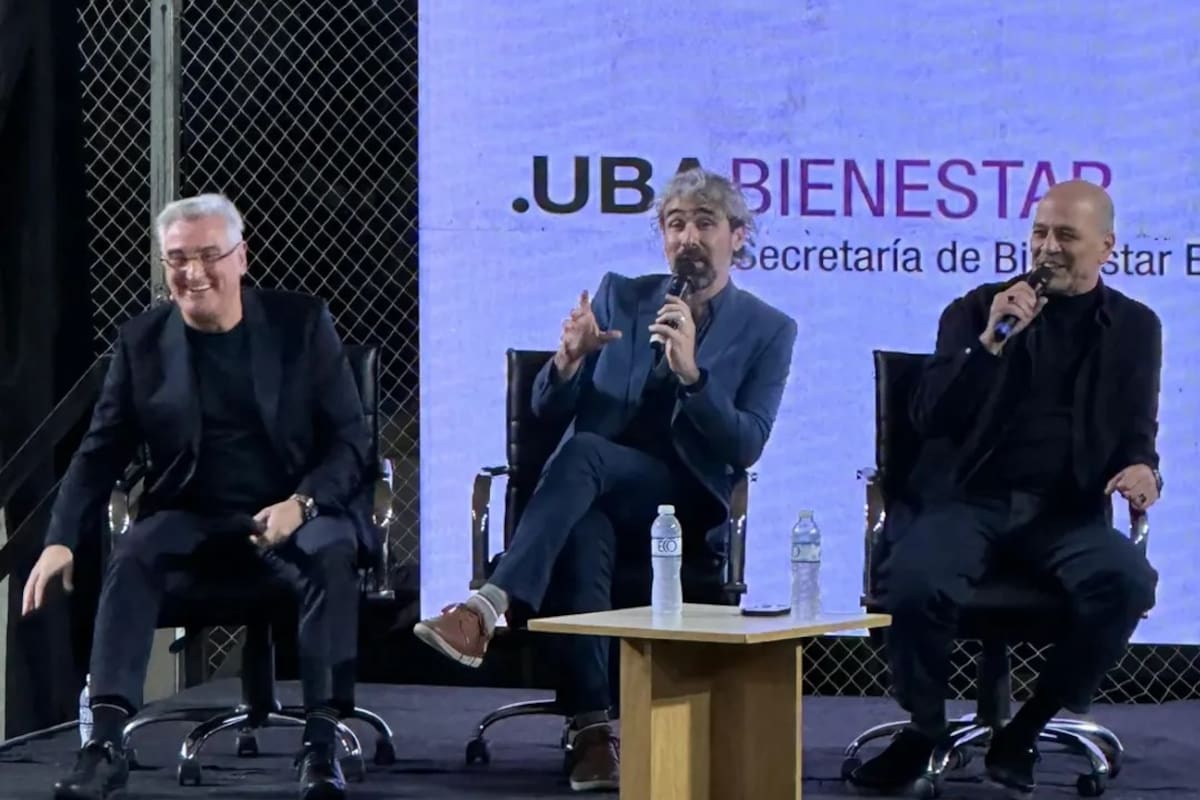 Julio Lamas, Juan Manuel Herbella y Sergio Hernández en la charla que dieron este jueves en Ciudad Universitaria para alumnos de la UBA