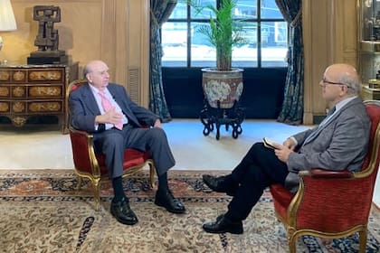 Julio María Sanguinetti en entrevista con Pablo Sirvén