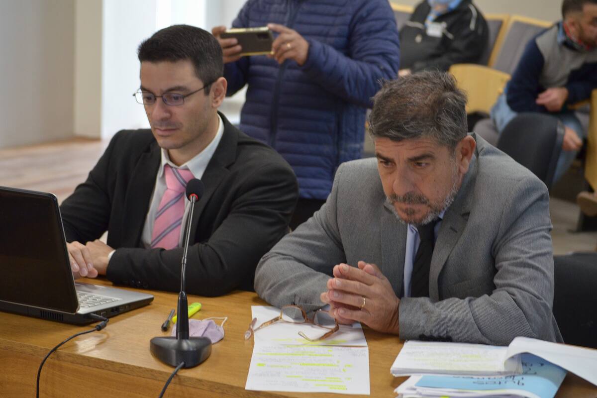 Julio Rivero (derecha), fiscal del juicio por el asesinato de Nora Dalmasso