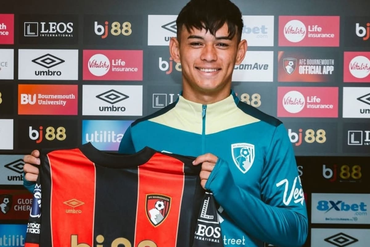 Julio Soler presentado oficialmente en el Bournemouth de la Premier League: debutó y ahora está jugando el Sudamericano con la selección Sub 20