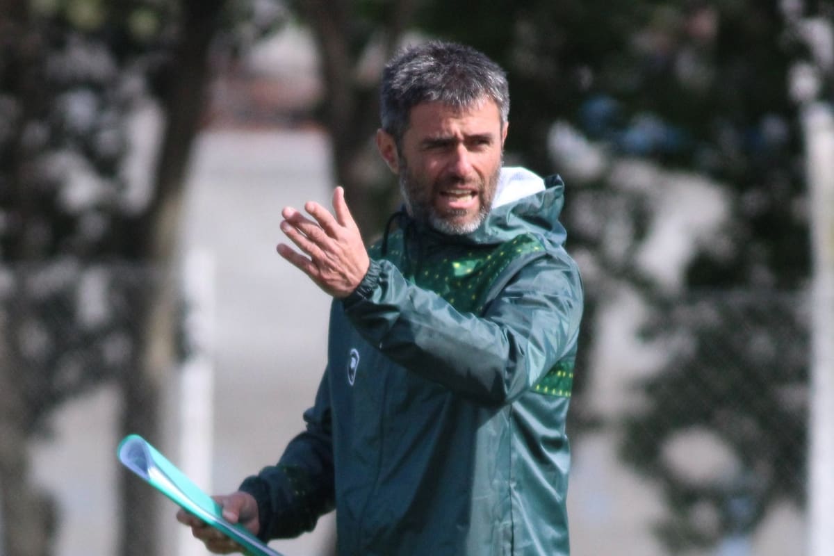 Julio Vaccari fue presentado oficialmente como nuevo DT del Halcón de Varela y dirigió el primer entrenamiento