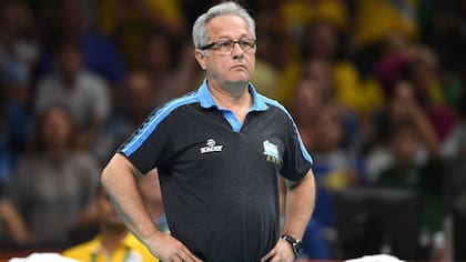 Julio Velasco listo para continuar