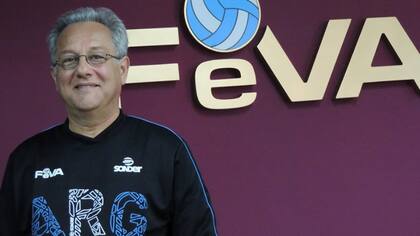Julio Velasco renovó su vínculo con el voleibol argentino por cuatro años