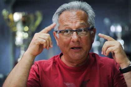 Julio Velasco se aleja de la selección