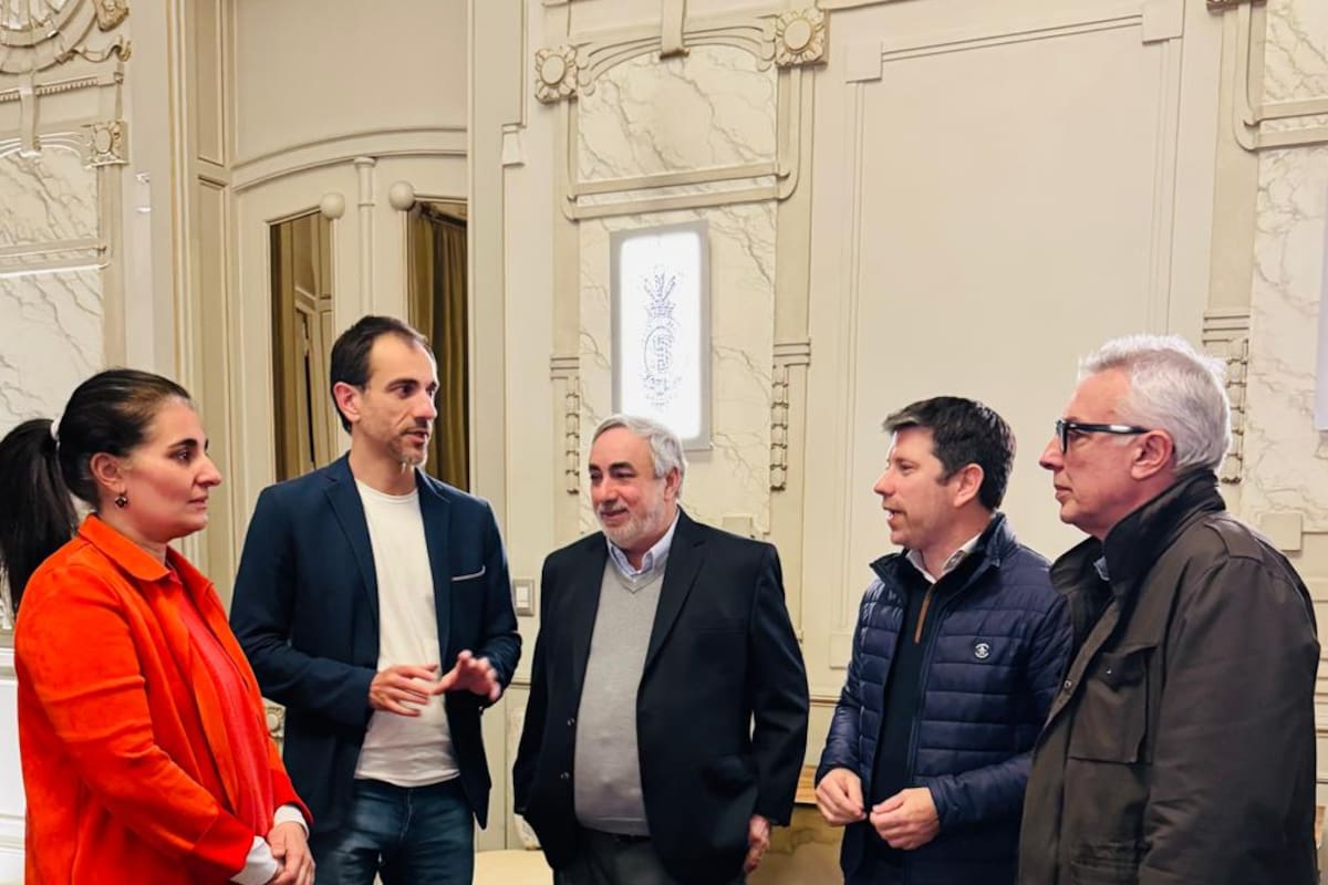 Julio Zamora, Maricel Etchecoin (CC), Miguel Fernández (UCR), Pablo Domenichini (UCR) y Pablo Petrecca (Pro) en el cierre de listas de Somos Buenos Aires.
