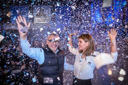 Julio Zamora y Gisela Zamora, en un acto de campaña