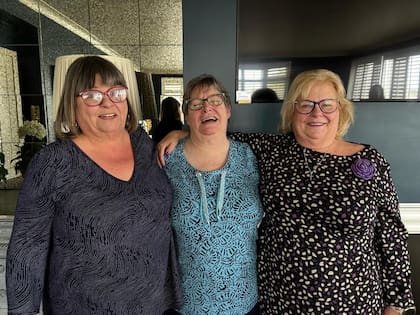 June, Geraldine y Trish disfrutan de sus días juntas