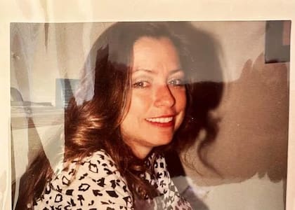 June Hawkins mientras trabajaba como policía en Miami (Foto: Netflix)