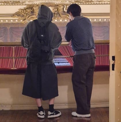 Jungkook y V en El Ateneo