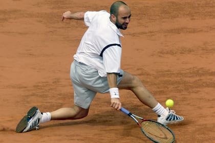 Agassi en París: perdió dos finales a principios de los noventas, antes de redimirse con una victoria inolvidable sobre Medvedev