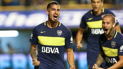 Junior Benítez celebra su gol con la camiseta de Boca
