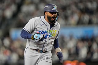 Rays barren a Yankees en serie divisional gracias a jonrón de Mesa e interferencia de fanático