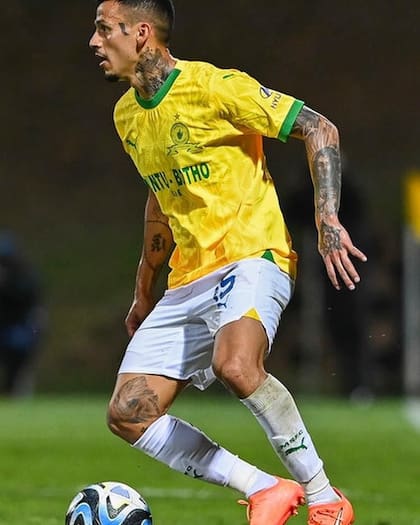 Junior Mendieta con la camiseta de Mamelodi Sundowns, de Sudáfrica