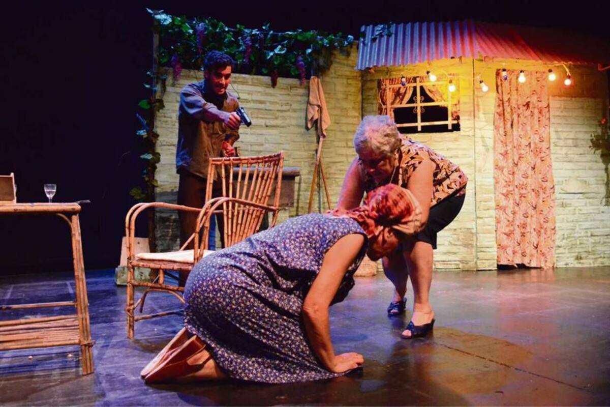 Junior Pisanú, Sandra Grandinetti y Elvira Massa