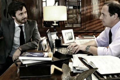 Benjamín Vicuña junto con Julio Chávez en Farsantes, una ficción que cautivó a la audiencia en 2013, el año de su emisión