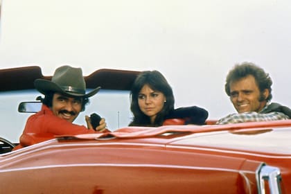 Junto a Burt Reynolds en Dos pícaros con suerte; la actriz también también hizo mención en sus memorias al turbulento noviazgo con el recientemente fallecido actor
