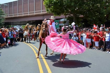 Junto a California y Nueva York se ubica entre los tres estados donde la población latina es significativa más onerosos a la hora del retiro. En la imagen, un desfile de la comunidad peruana en Nueva Jersey. Archivo LN