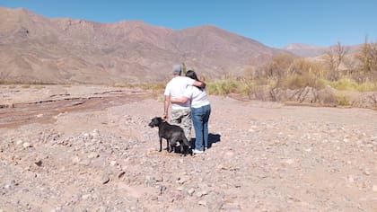 Junto a Cecilia, su actual pareja, y su perrito.
