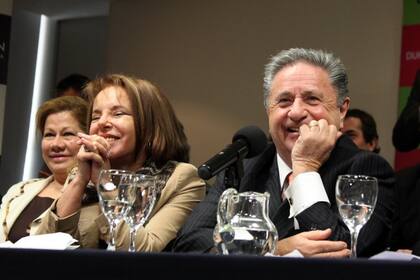 Junto a "Chiche" Duhalde, en el cierre de campaña