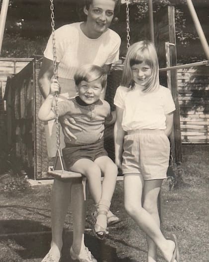 Junto a Diana y su madre Frances en 1967.