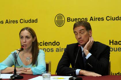 Junto a Diego Santilli durante una conferencia de prensa, 22 de diciembre de 2010