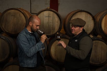 Junto a Ernesto "Nesti" Bajda, enólogo detrás de los vinos de Ribera del Cuarzo