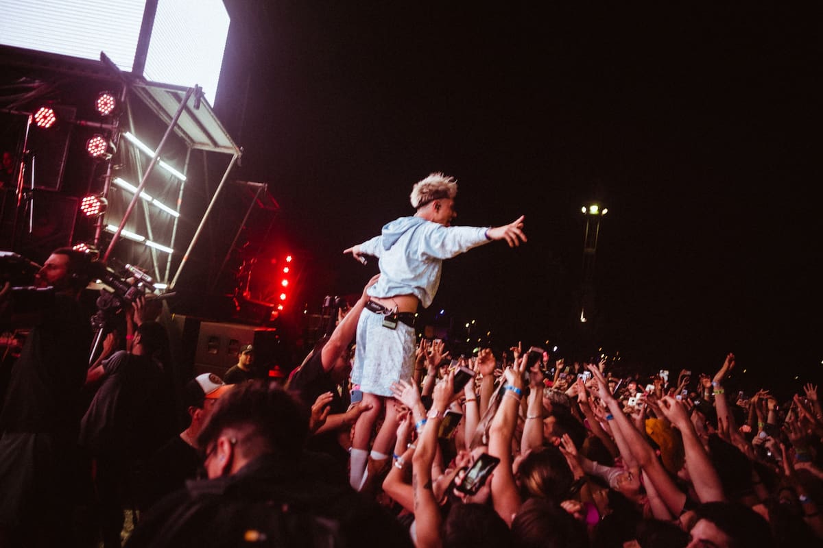 Junto a la ATR Banda, Ca7riel y Paco Amoroso celebraron el primer año de su primer tema juntos.