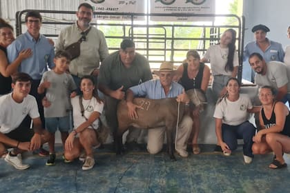 Junto a la oveja Leonarda, la familia de Taffarel y Constantino, vendedores y compradores respectivamente